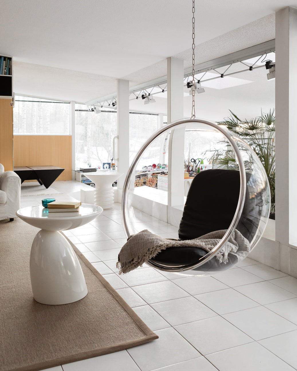 Bubble Chair By Eero Aarnio Eero Aarnio Originals   Aarnio Originals Bubble Product 1 1800x 